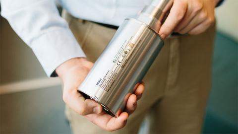 MGP260 series instrument held in hands